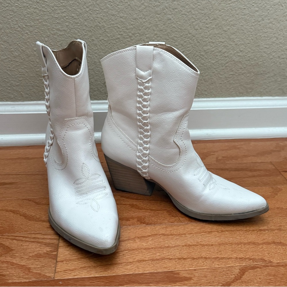 White Boots - Picture 2 of 7
